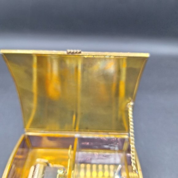 VINTAGE VIA VERMONT LTD GLASS & BRASS GIRL FLOWERS BIRD MUSIC JEWELRY BOX - Picture 9 of 14